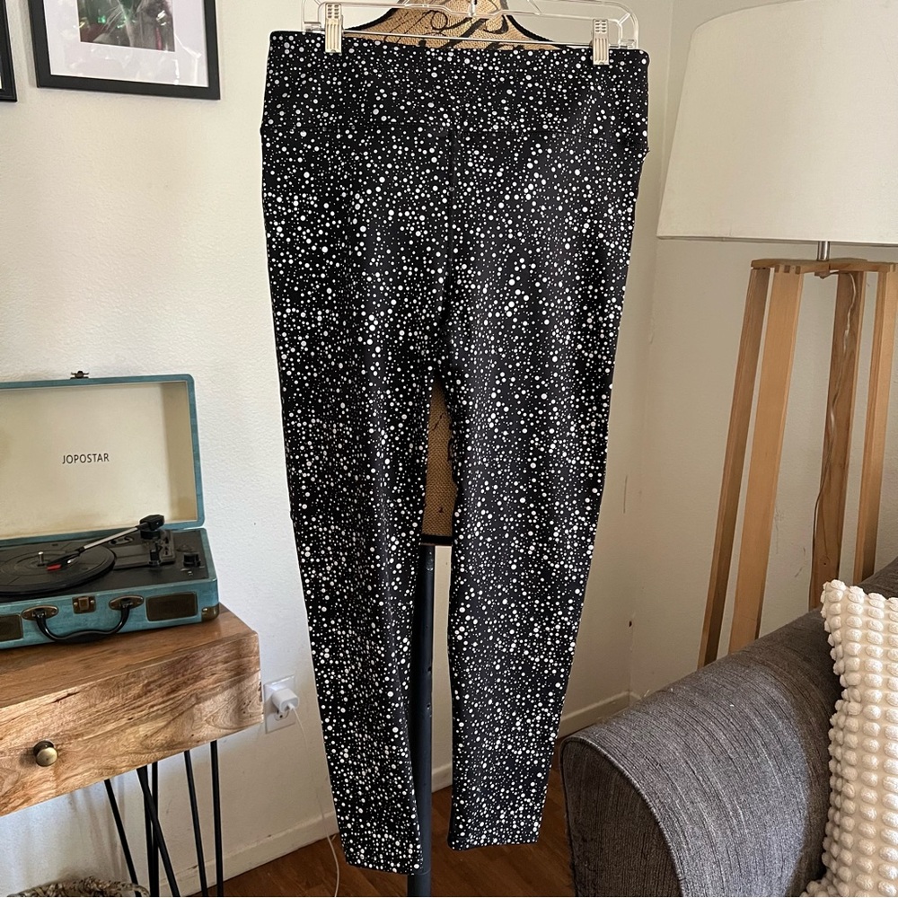 Noli Yoga Reflective Black Line leggings Size XL